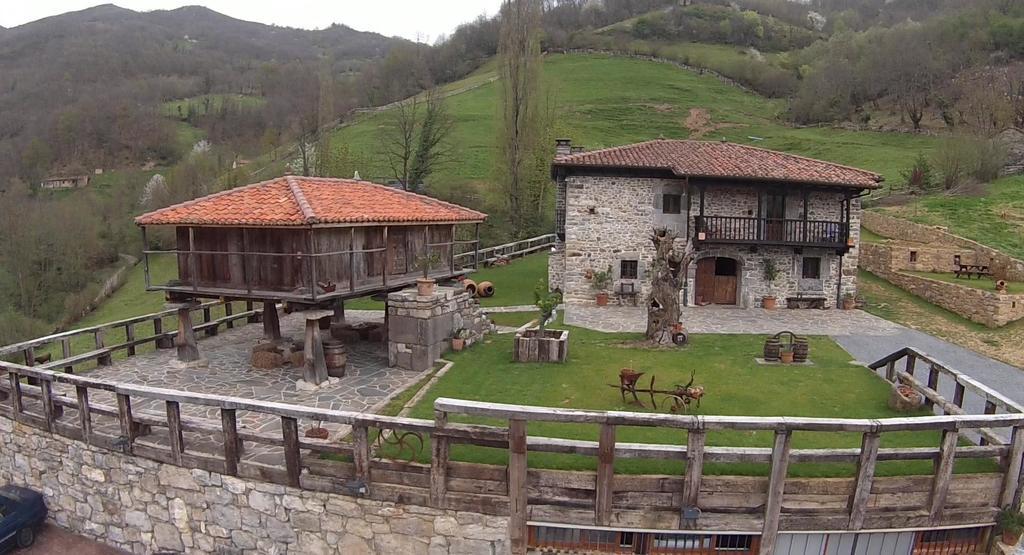 Casona De El Castaniu Hotell Serrapio Eksteriør bilde
