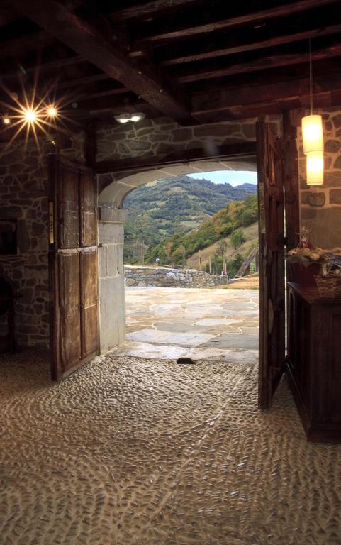Casona De El Castaniu Hotell Serrapio Eksteriør bilde