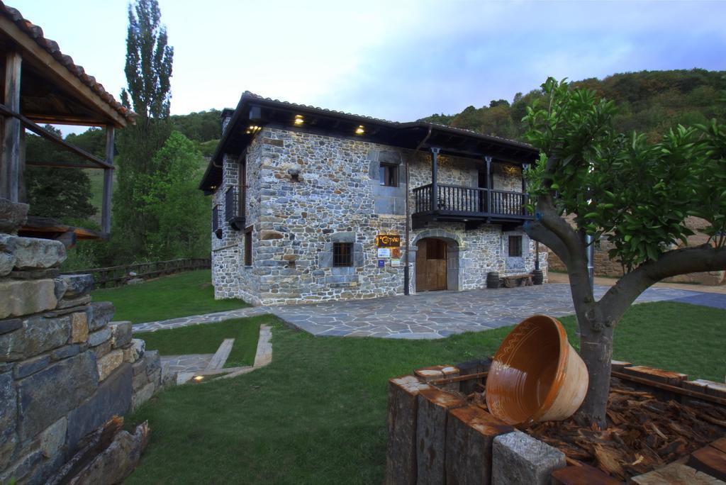 Casona De El Castaniu Hotell Serrapio Eksteriør bilde